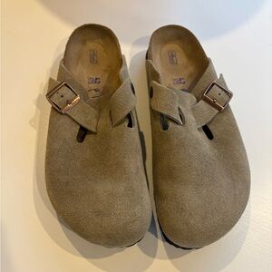 Birkenstock Suede Boston Soft Footbed